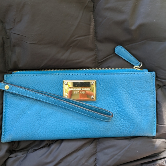 Michael Kors Blue Leather Wristlet Like New - Picture 1 of 5